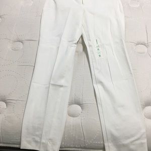 Sized 6 white Old Navy Pixie Pants!